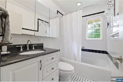 17 Van Court, Waldwick, NJ 07463 - Photo 7