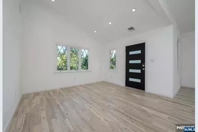 137 Myrtle Avenue, Allendale, NJ 07401 - Photo 5