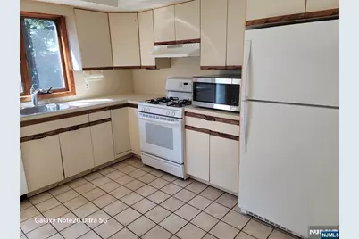 1643 Maple Street, Fort Lee, NJ 07024 - Photo 9
