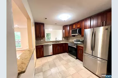 555 Ridge Lane, Fort Lee, NJ 07024 - Photo 13
