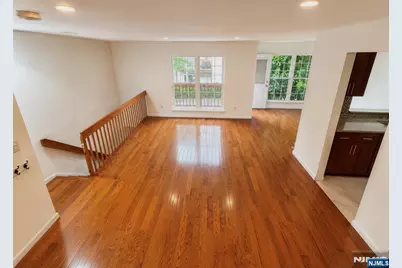 555 Ridge Lane, Fort Lee, NJ 07024 - Photo 7