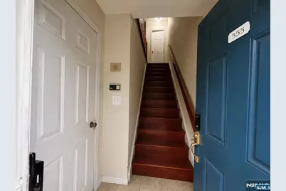 555 Ridge Lane, Fort Lee, NJ 07024 - Photo 5