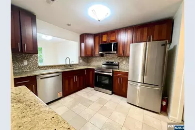 555 Ridge Lane, Fort Lee, NJ 07024 - Photo 15