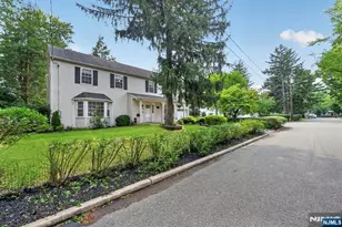 410 Chestnut St, Paramus, NJ 07652 - Photo 3