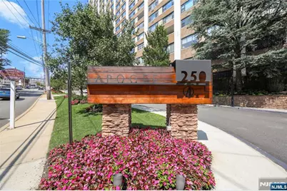 250 Gorge Road 29E #29E, Cliffside Park, NJ 07010 - Photo 25
