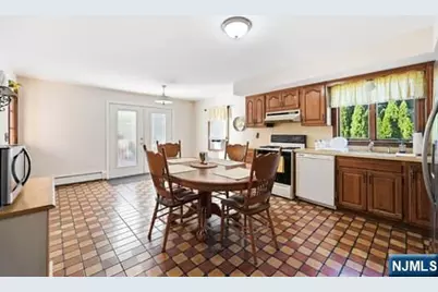309 Erie Avenue, Midland Park, NJ 07432 - Photo 17