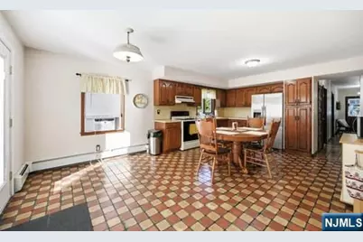 309 Erie Avenue, Midland Park, NJ 07432 - Photo 15