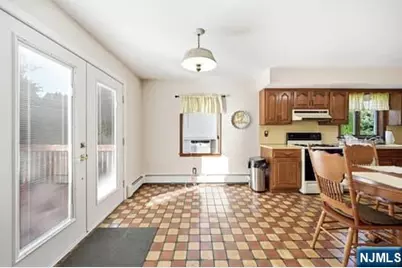 309 Erie Avenue, Midland Park, NJ 07432 - Photo 13