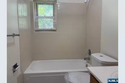 117 Treetop 61 #61, Bloomingdale, NJ 07403 - Photo 5
