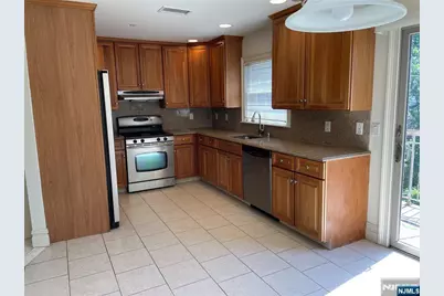 236 Myrtle Avenue 236 #236, Fort Lee, NJ 07024 - Photo 3