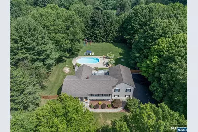 19 Robin Road, Mahwah, NJ 07430 - Photo 1