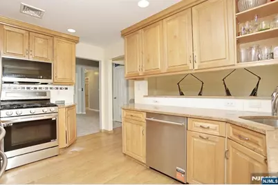 14 Birdseye Circle, Wayne, NJ 07470 - Photo 13