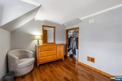 321 Thomas Avenue, Lyndhurst Township, NJ 07071 - Photo 25