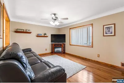 321 Thomas Avenue, Lyndhurst Township, NJ 07071 - Photo 7