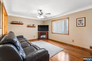 321 Thomas Ave, Lyndhurst Township, NJ 07071 - Photo 7