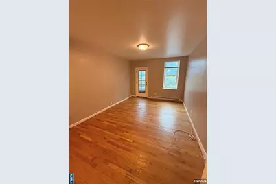 256 Undercliff Avenue 1 #1, Edgewater, NJ 07020 - Photo 3