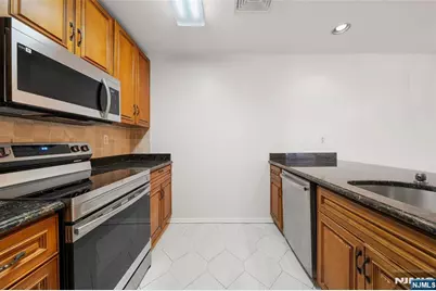 364 Palisade Avenue 5B #5B, Cliffside Park, NJ 07010 - Photo 11
