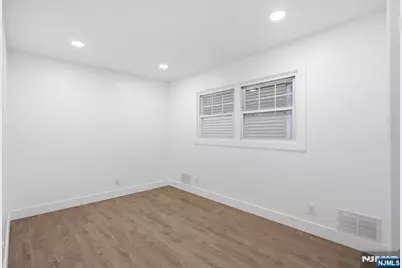 284 2nd Avenue, Newark, NJ 07107 - Photo 9