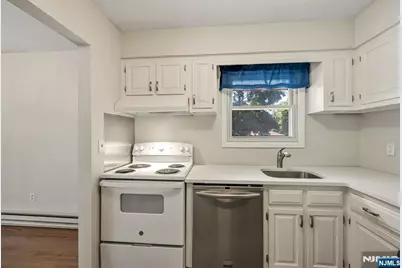 15 Cottage Unit 15-1B #Unit 15-1B, Midland Park, NJ 07432 - Photo 11