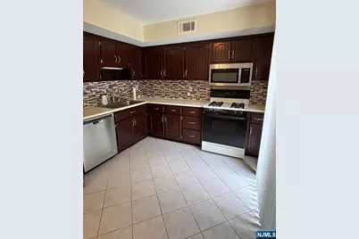 7-22 Cross Meadows 22 #22, Fair Lawn, NJ 07410 - Photo 5