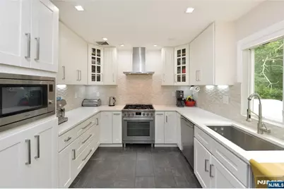 40-05 Brookside Avenue, Fair Lawn, NJ 07410 - Photo 7