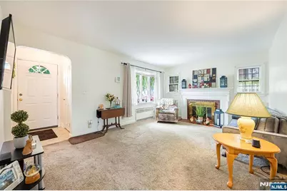 81 W Gouverneur Avenue, Rutherford, NJ 07070 - Photo 3