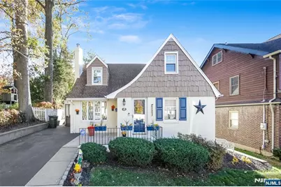 81 W Gouverneur Avenue, Rutherford, NJ 07070 - Photo 1
