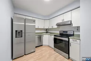 531 Windsor Dr, Palisades Park, NJ 07650 - Photo 7