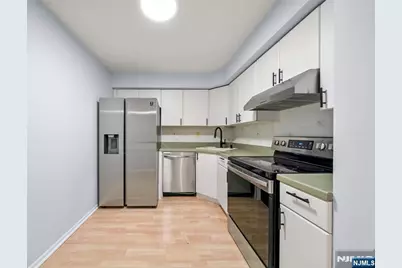 531 Windsor Drive, Palisades Park, NJ 07650 - Photo 7