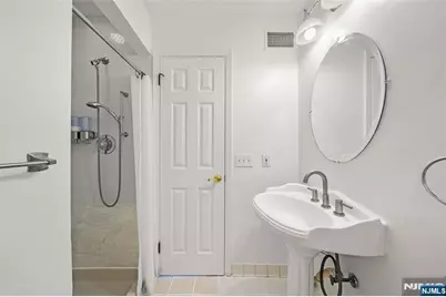 531 Windsor Drive, Palisades Park, NJ 07650 - Photo 15