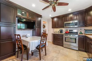 139 Cosman St, Washington Township, NJ 07676 - Photo 9