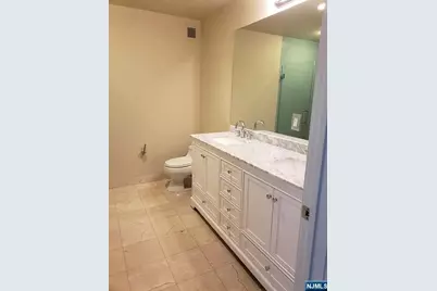 1026 Hudson Park 1026 #1026, Edgewater, NJ 07020 - Photo 9