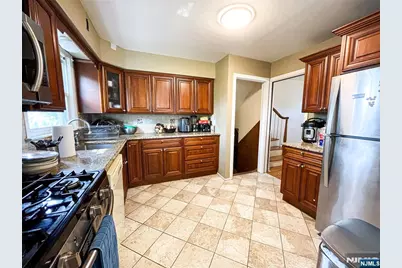 7 Hobart Court, Rochelle Park Township, NJ 07662 - Photo 5