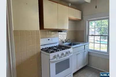 220 Clinton Avenue, Clifton, NJ 07011 - Photo 33
