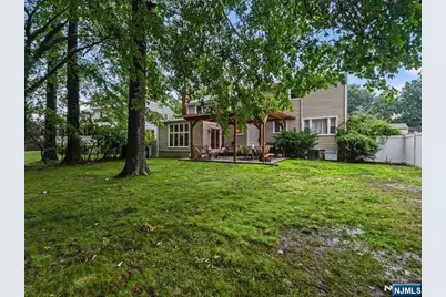 372 McKinley Boulevard, Paramus, NJ 07652 - Photo 37