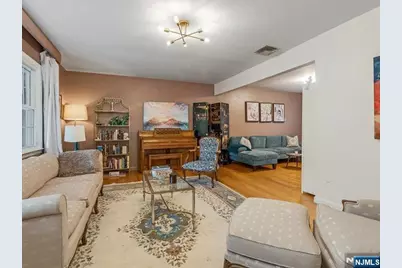 372 McKinley Boulevard, Paramus, NJ 07652 - Photo 5