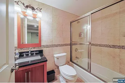 290 McCloud Drive, Fort Lee, NJ 07024 - Photo 19