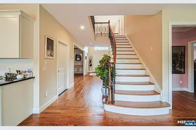 290 McCloud Drive, Fort Lee, NJ 07024 - Photo 5
