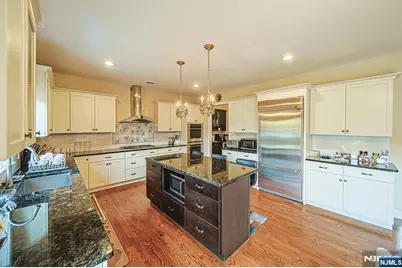 290 McCloud Drive, Fort Lee, NJ 07024 - Photo 15