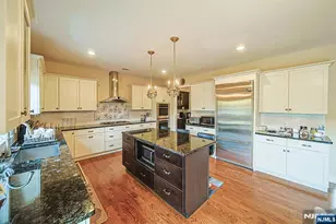 290 McCloud Dr, Fort Lee, NJ 07024 - Photo 15