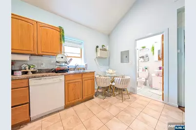 80 Schuyler Avenue 5 #5, Kearny, NJ 07032 - Photo 5