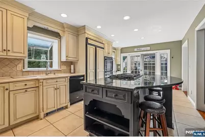 199 Larch Avenue, Teaneck Township, NJ 07666 - Photo 11