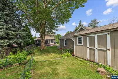 199 Larch Avenue, Teaneck Township, NJ 07666 - Photo 5