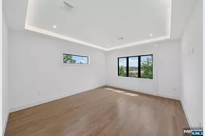 122 Edsall Avenue, Palisades Park, NJ 07650 - Photo 15