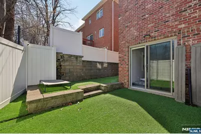 421 Lafayette Avenue 421 #421, Cliffside Park, NJ 07010 - Photo 11