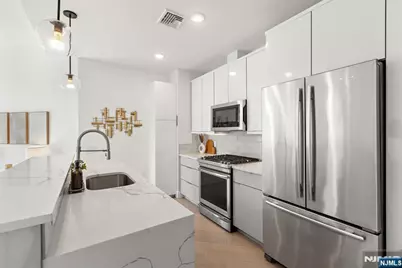 332 Newark Avenue 4A #4A, Jersey City, NJ 07302 - Photo 11