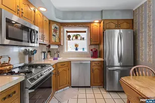 45 Cleveland Ave, Hasbrouck Heights, NJ 07604 - Photo 9