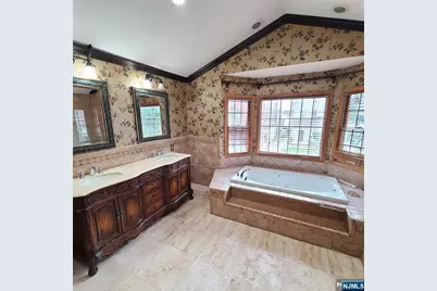 526 Moonachie Avenue, Wood Ridge, NJ 07075 - Photo 23