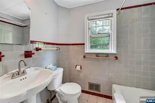 725 Millbrook Rd, River Edge, NJ 07661 - Photo 9