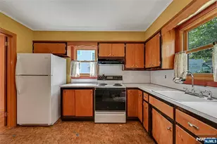 725 Millbrook Rd, River Edge, NJ 07661 - Photo 11
